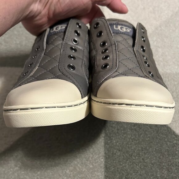 UGG Australia Jemma Slip-On Sneakers FADING ON LEFT SHOE Women's Size 8 - Picture 4 of 12